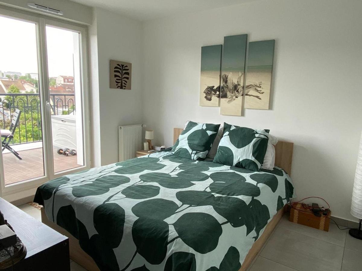 35M2 Neuf, Plein Sud, Dernier Etage Avec Terrasse Apartment Noisy-le-Grand Luaran gambar
